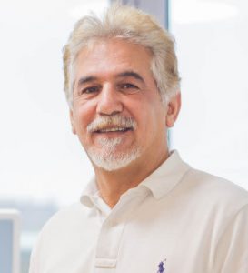 Portraitfoto Zahnarzt Abrol Majid Zafari in Hamburg